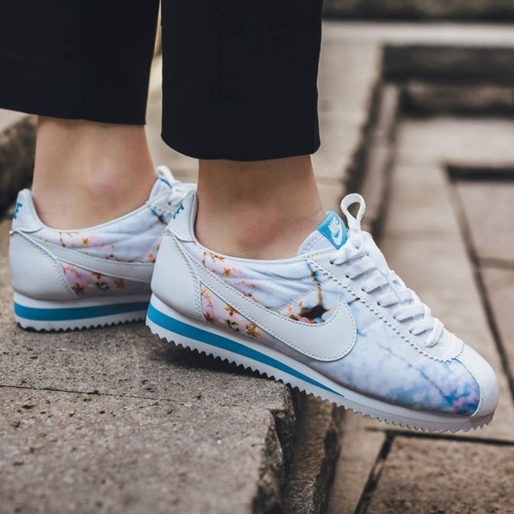 nike cortez cherry